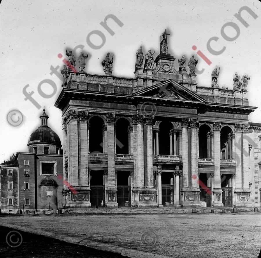 Hauptfassade Laterankirche | Main facade Lateran - Foto foticon-simon-037-042-sw.jpg | foticon.de - Bilddatenbank für Motive aus Geschichte und Kultur